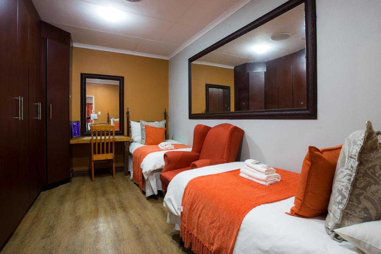 Purple Gecko Guest House Лейденбурґ Екстер'єр фото